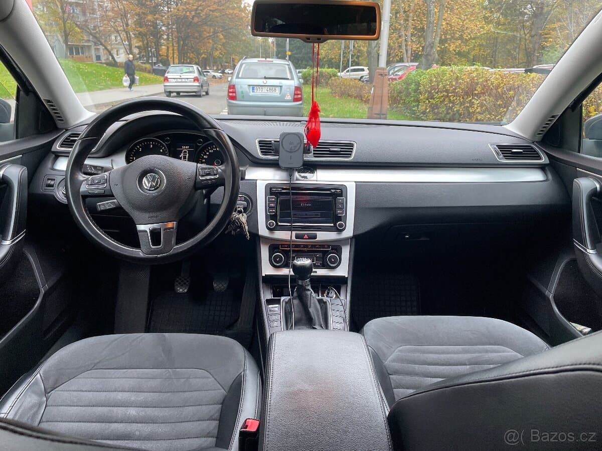 2012 Volkswagen PASSAT - 7