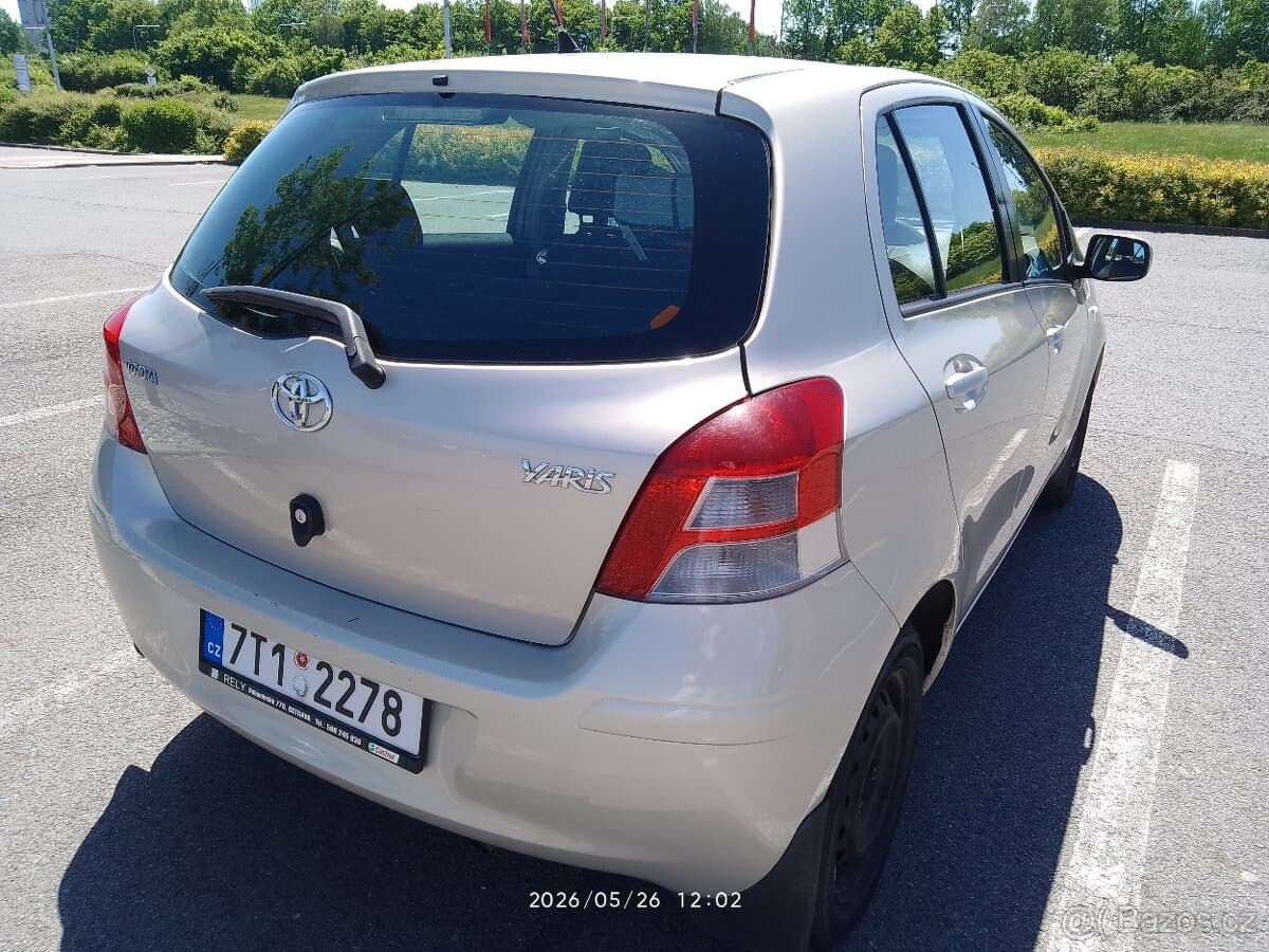 2010 Toyota YARIS - 7