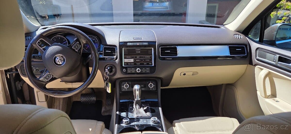 2012 Volkswagen TOUAREG - 7
