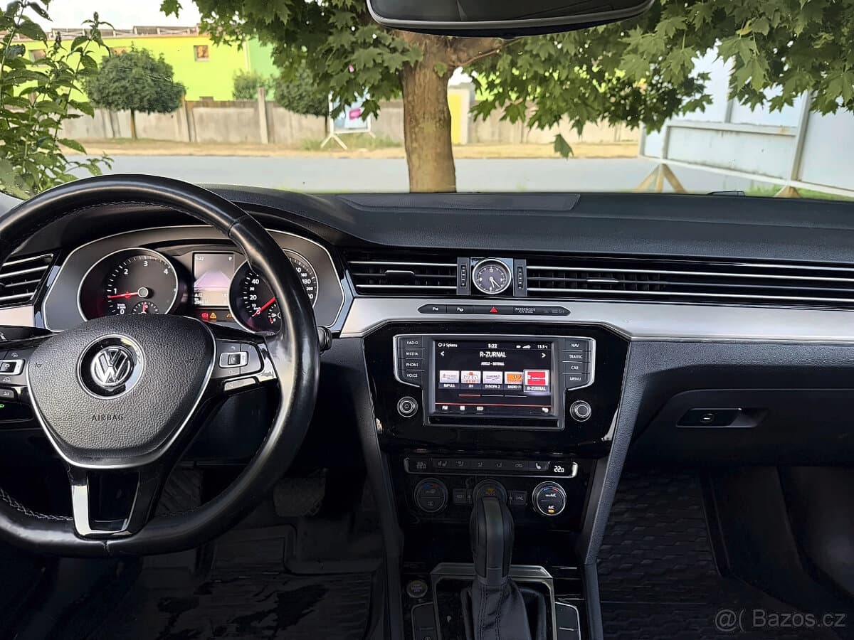 2016 Volkswagen PASSAT - 7