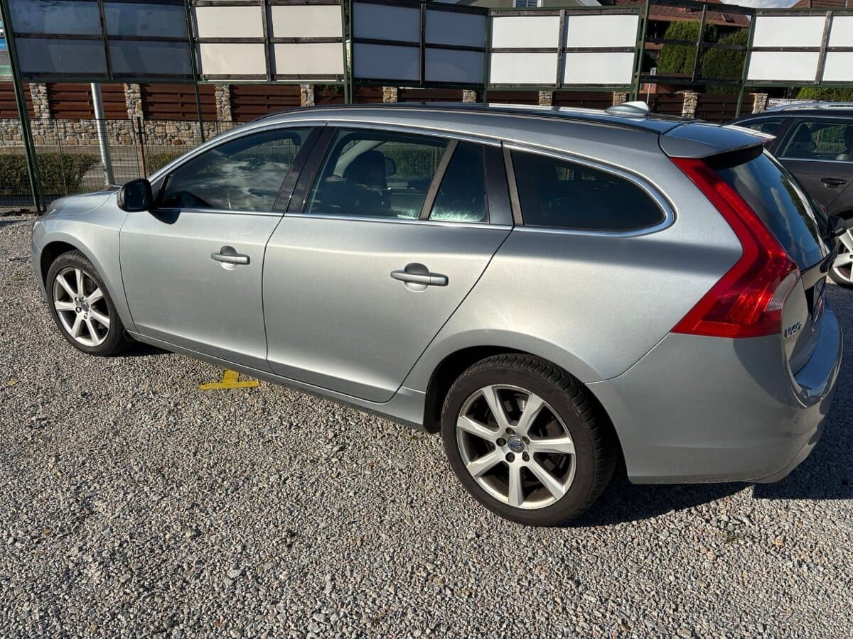 2017 Volvo V60 - 7