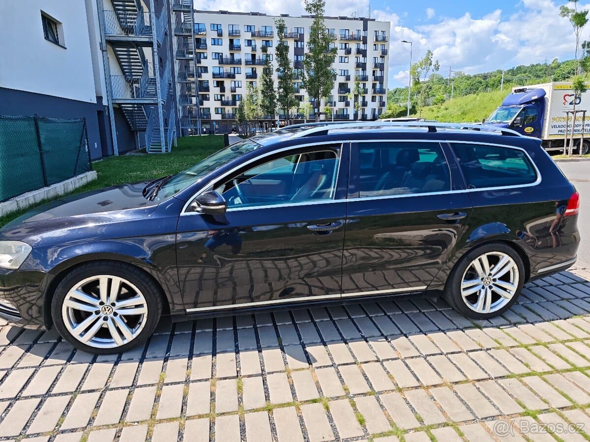 2011 Volkswagen PASSAT - 7