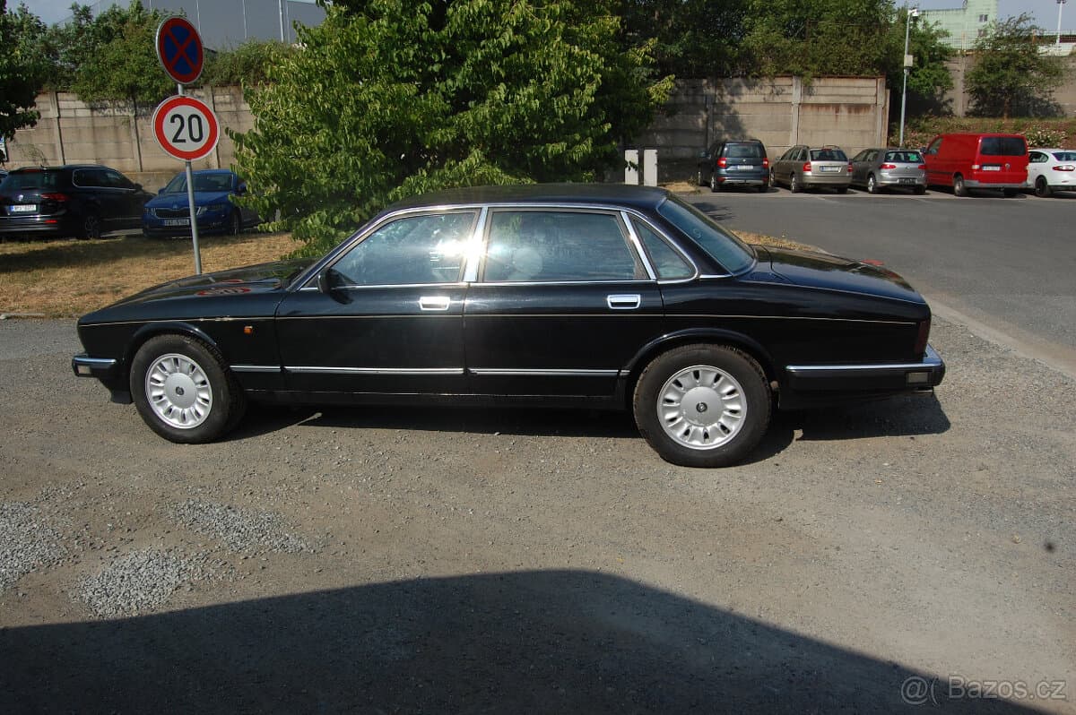 1990 Jaguar XJ - 7