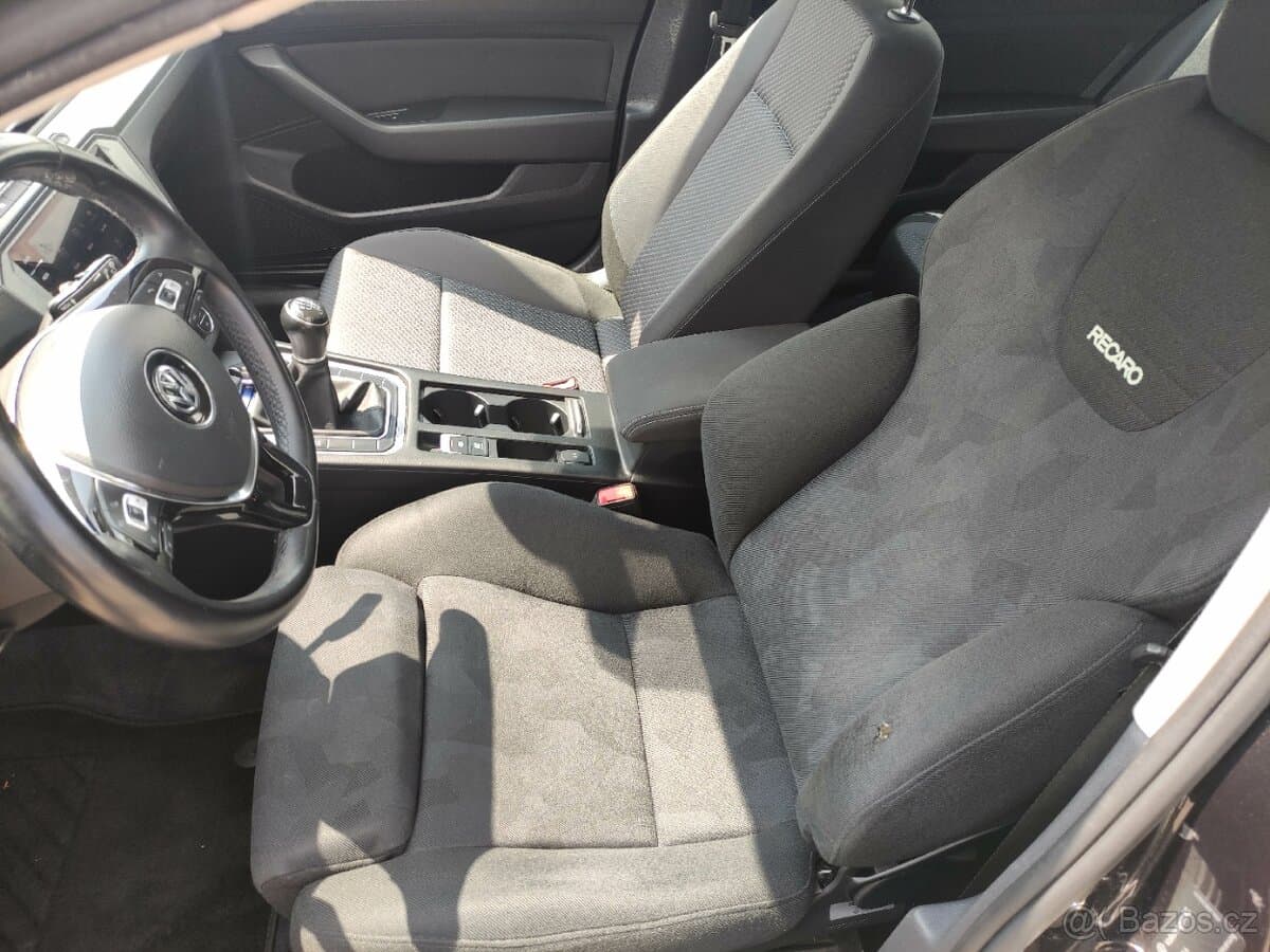 2017 Volkswagen PASSAT - 7