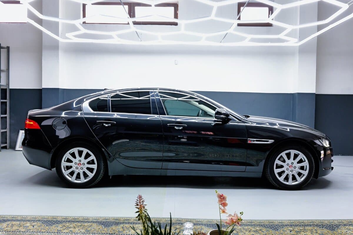 2016 Jaguar XE - 7