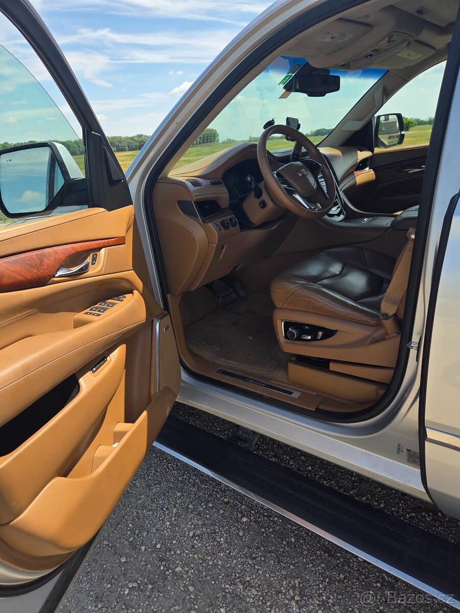 2016 Cadillac ESCALADE - 7