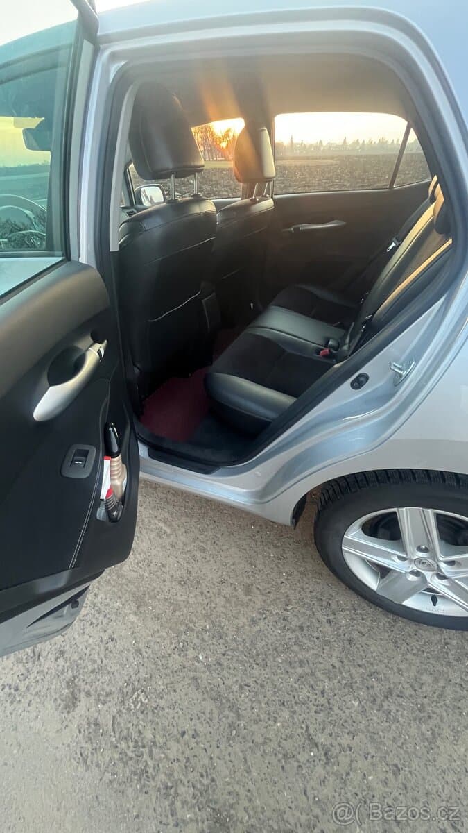 2010 Toyota AURIS - 7