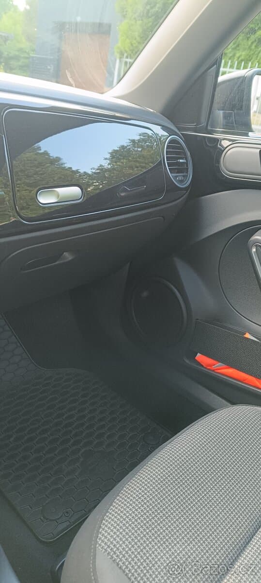 2012 Volkswagen BEETLE - 7
