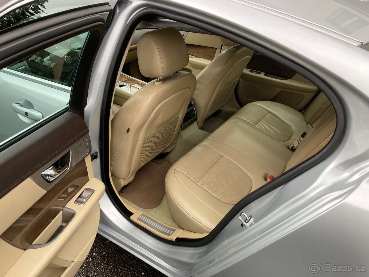 2009 Jaguar XF - 7