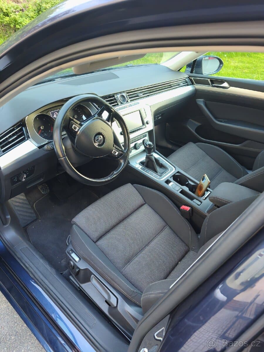 2017 Volkswagen PASSAT - 7