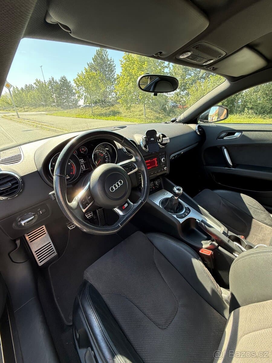 2010 Audi TT - 7