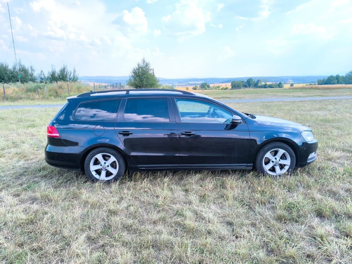 2011 Volkswagen PASSAT - 7