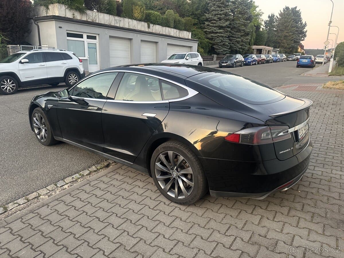 2014 Tesla MODEL S - 7
