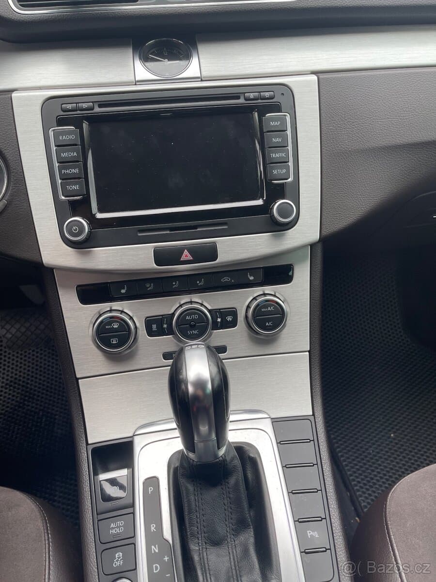2012 Volkswagen PASSAT - 7
