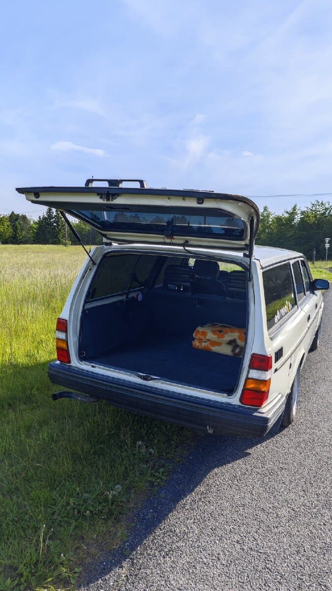1991 Volvo 240 - 7