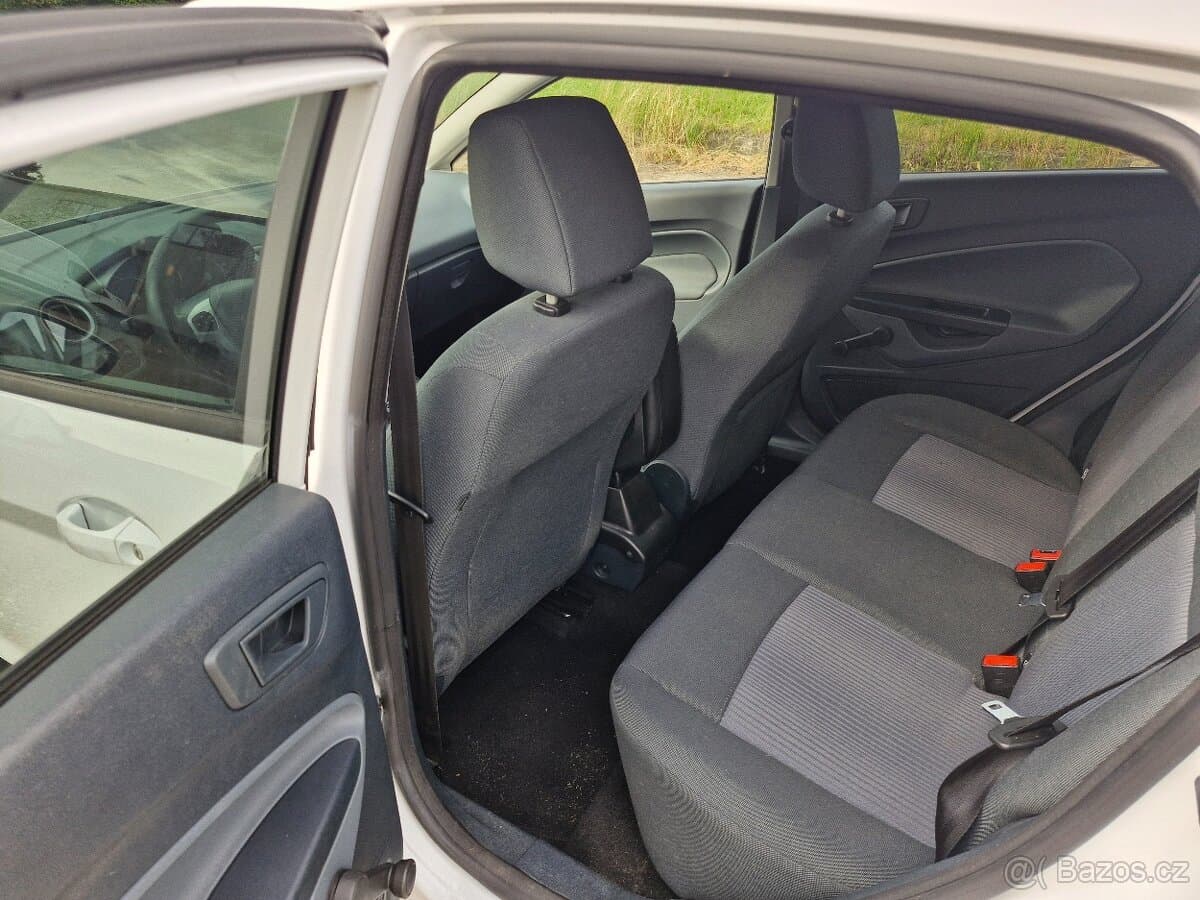 2011 Ford FIESTA - 7