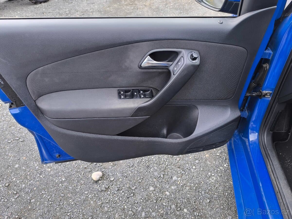 2011 Volkswagen POLO - 7