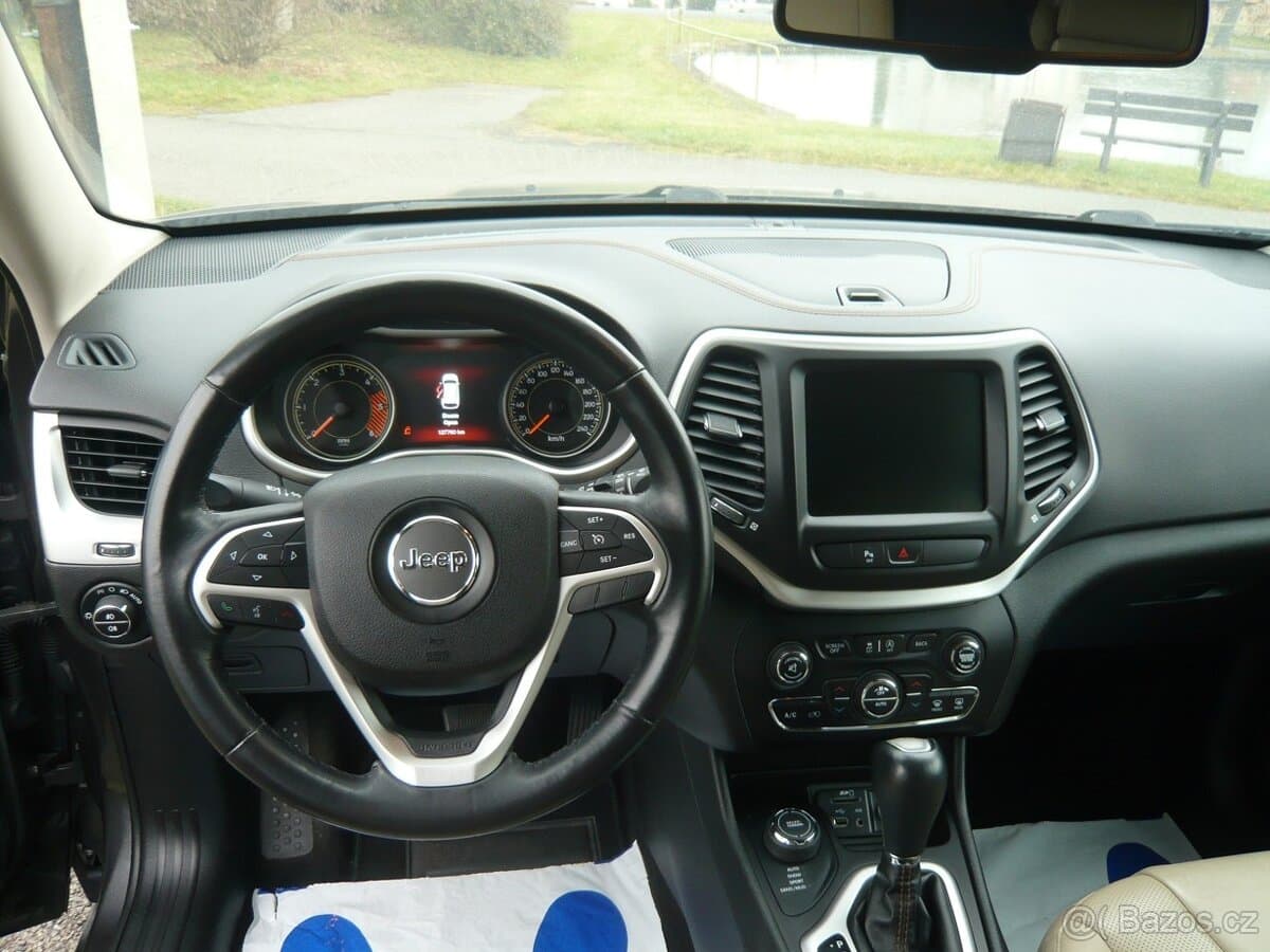 2015 Jeep CHEROKEE - 7