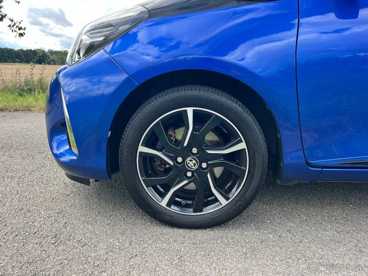 2017 Toyota YARIS - 7