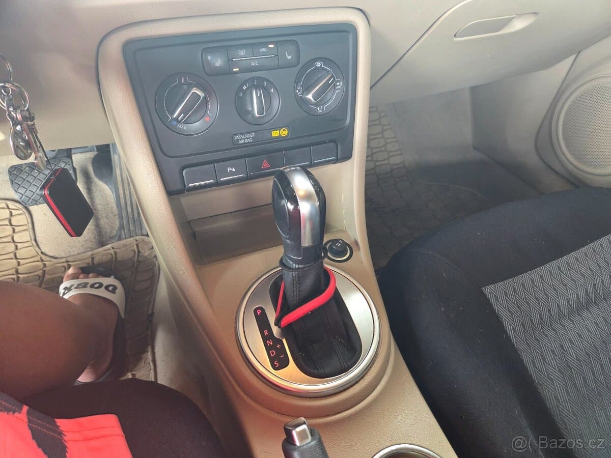 2013 Volkswagen BEETLE - 7