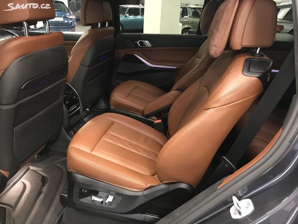 BMW X7 - 7