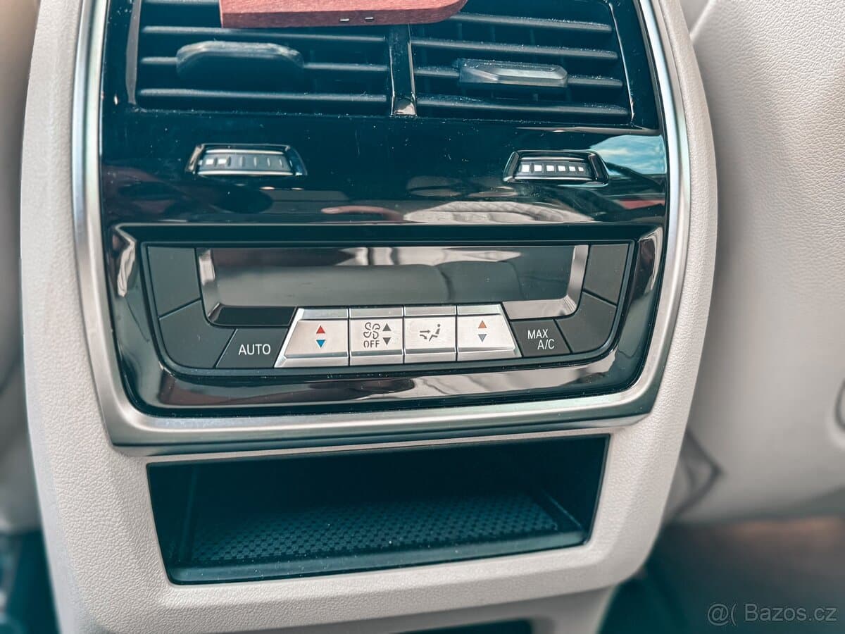 2020 BMW X7 - 7