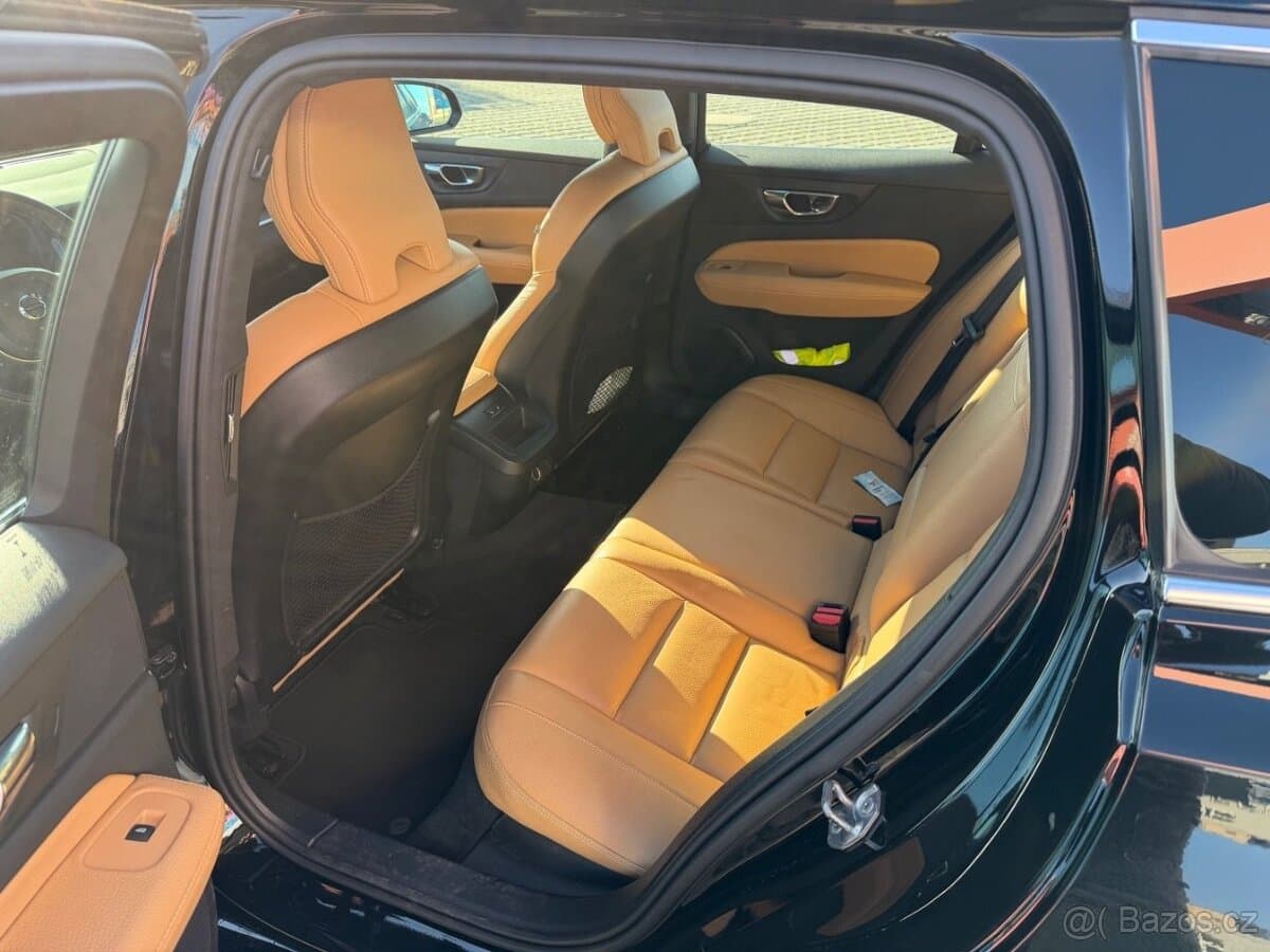2019 Volvo V60 - 7