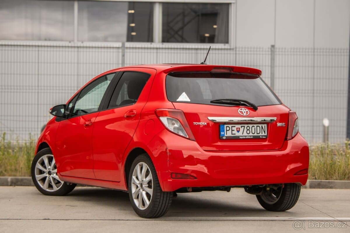 2011 Toyota YARIS - 7