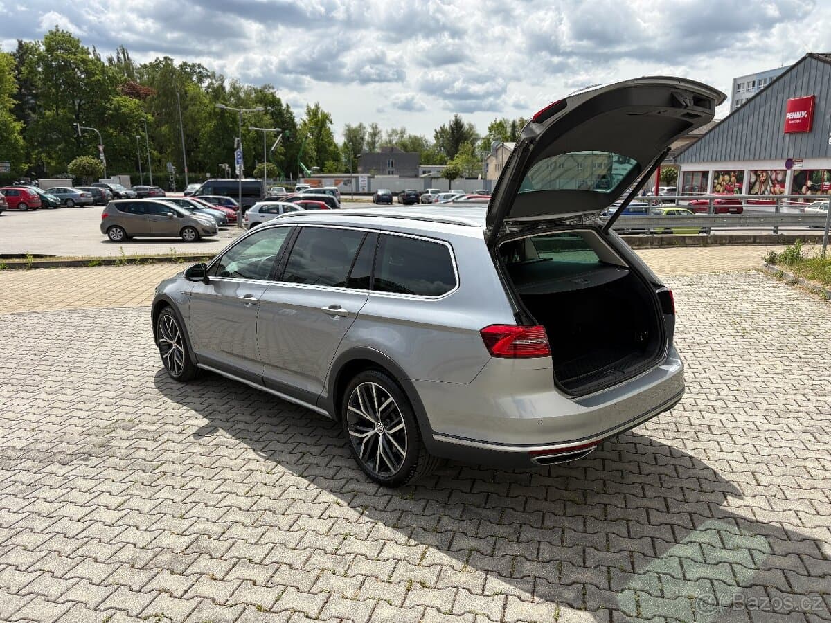 2018 Volkswagen PASSAT - 7