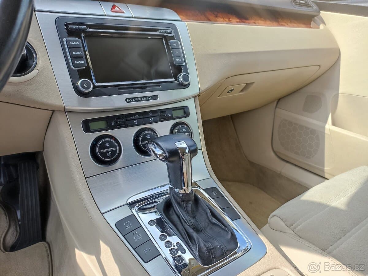 2010 Volkswagen PASSAT - 7
