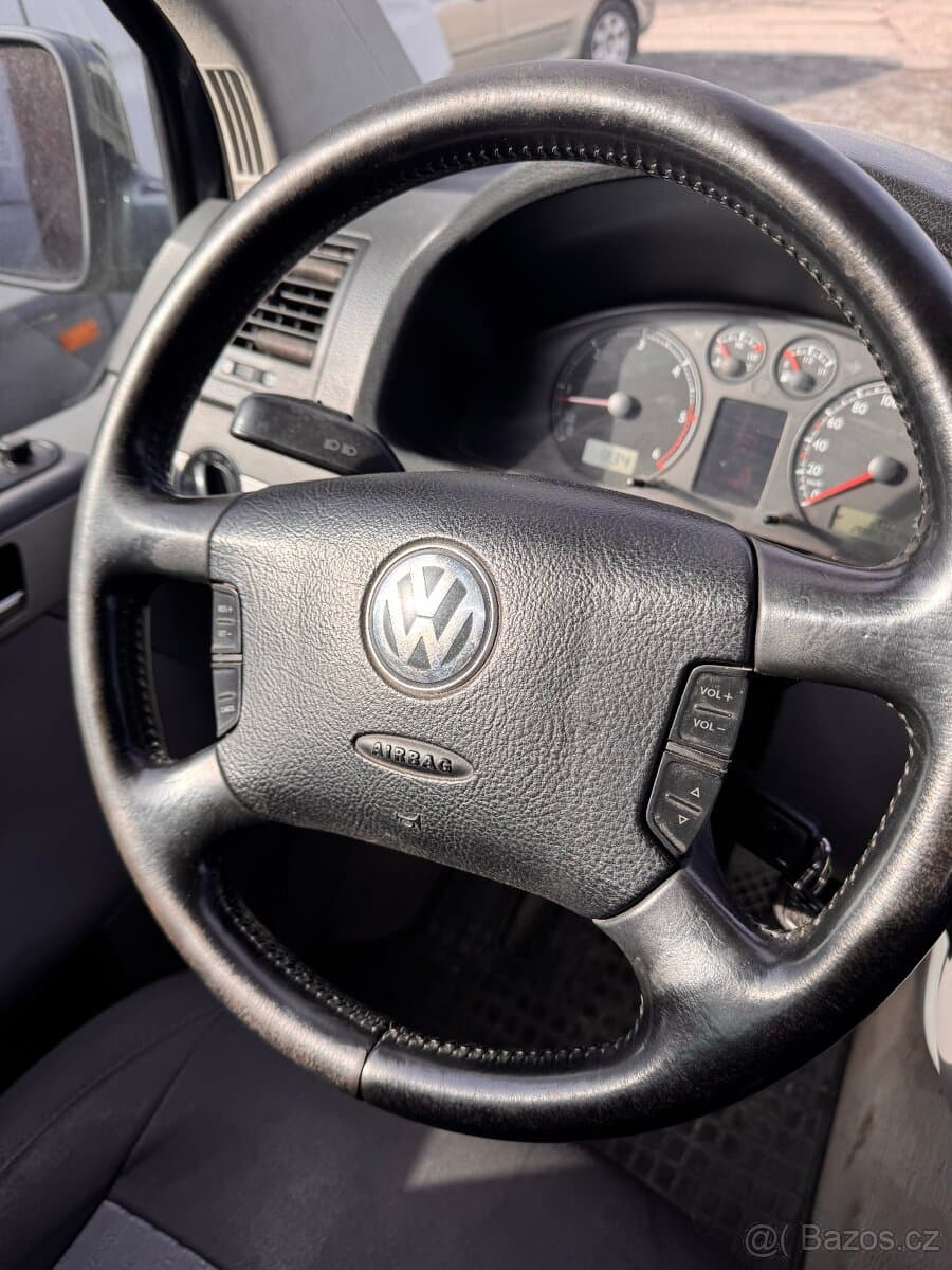 Volkswagen MULTIVAN - 7