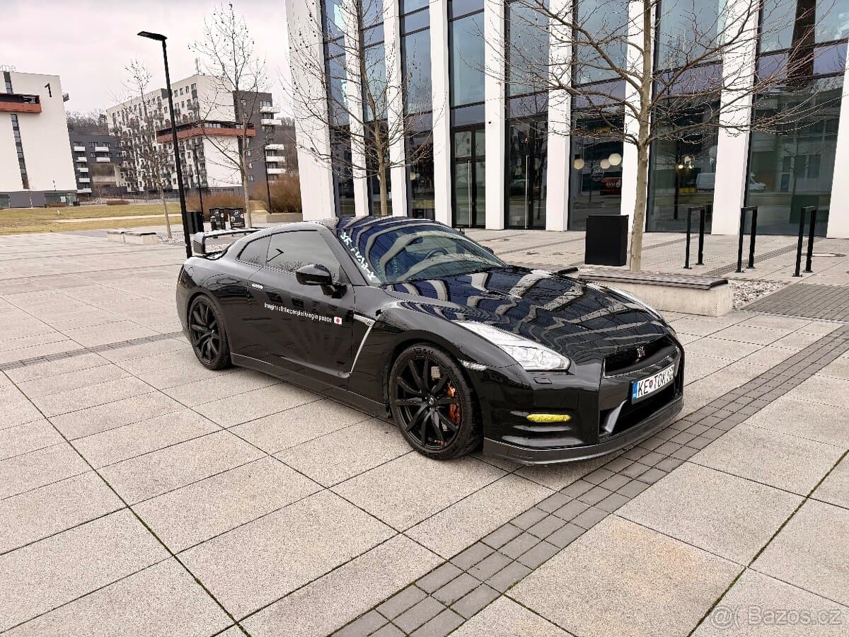 2014 Nissan GT-R - 7