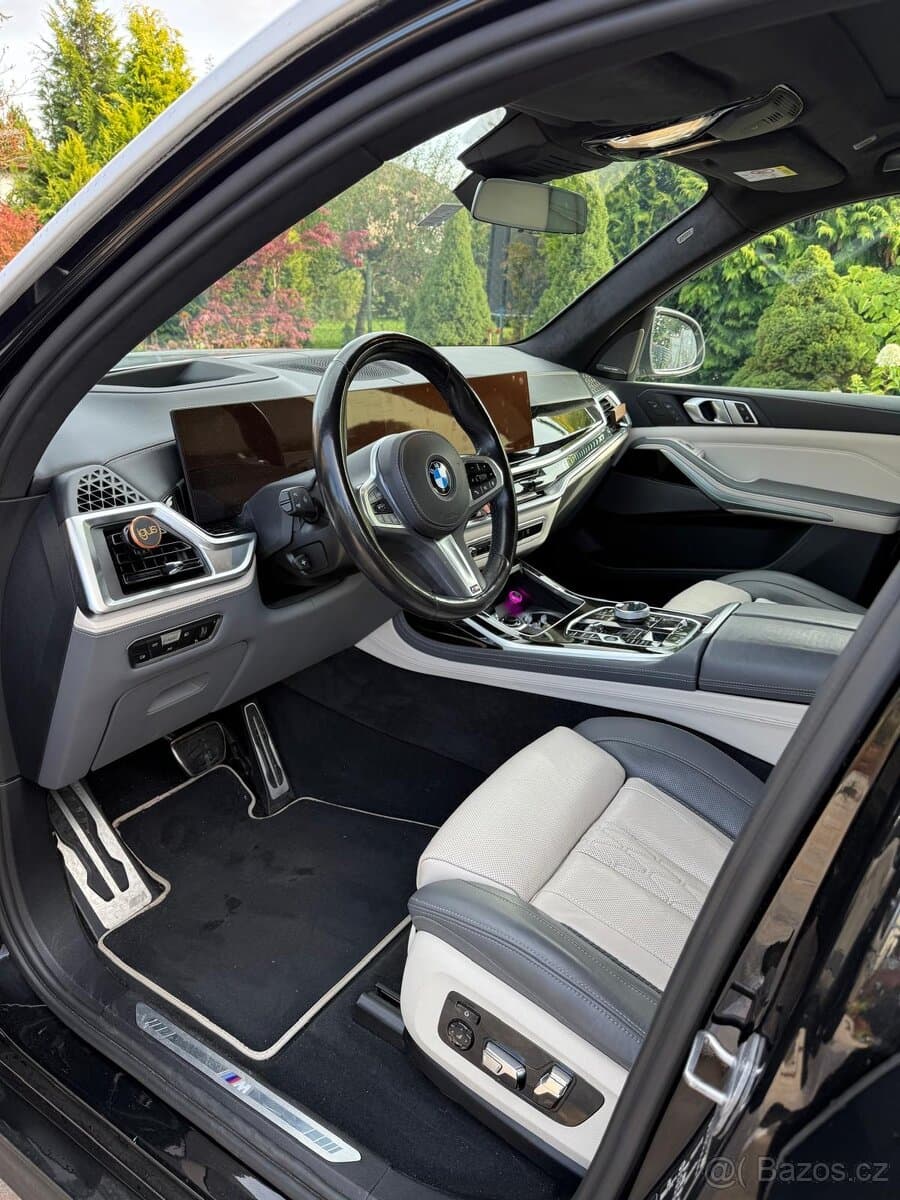 2022 BMW X7 - 7