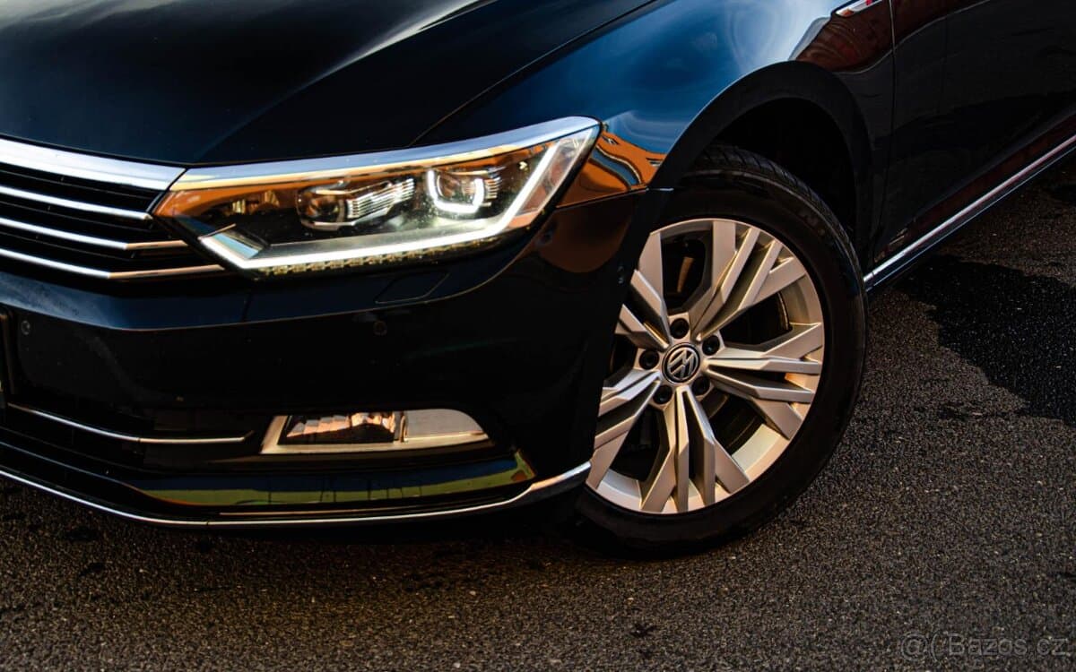 2017 Volkswagen PASSAT - 7