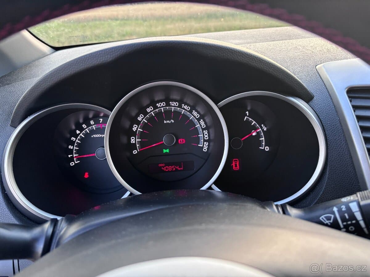 2019 Kia VENGA - 7