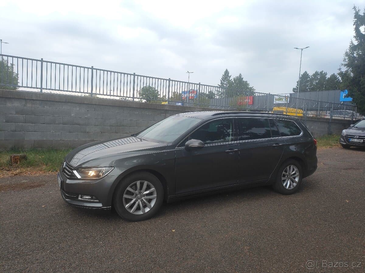 2017 Volkswagen PASSAT - 7