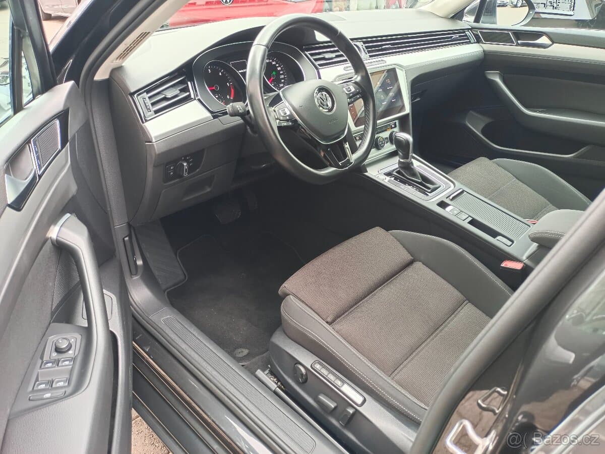 2019 Volkswagen PASSAT - 7