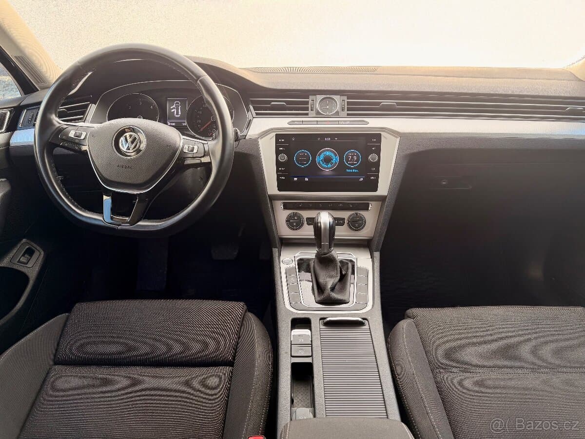 2019 Volkswagen PASSAT - 7