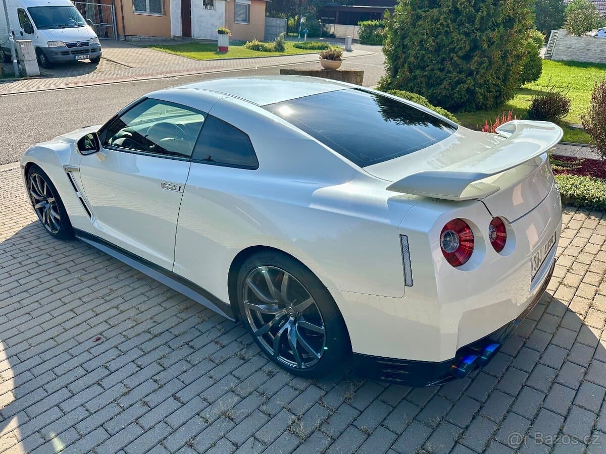 2014 Nissan GT-R - 7