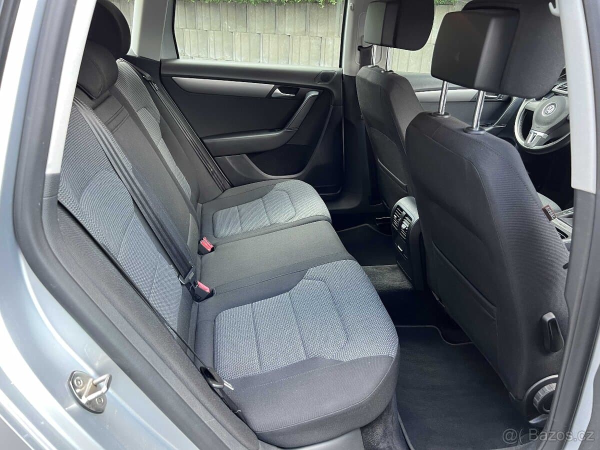 2011 Volkswagen PASSAT - 7