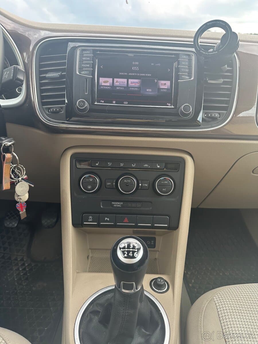 2015 Volkswagen BEETLE - 7
