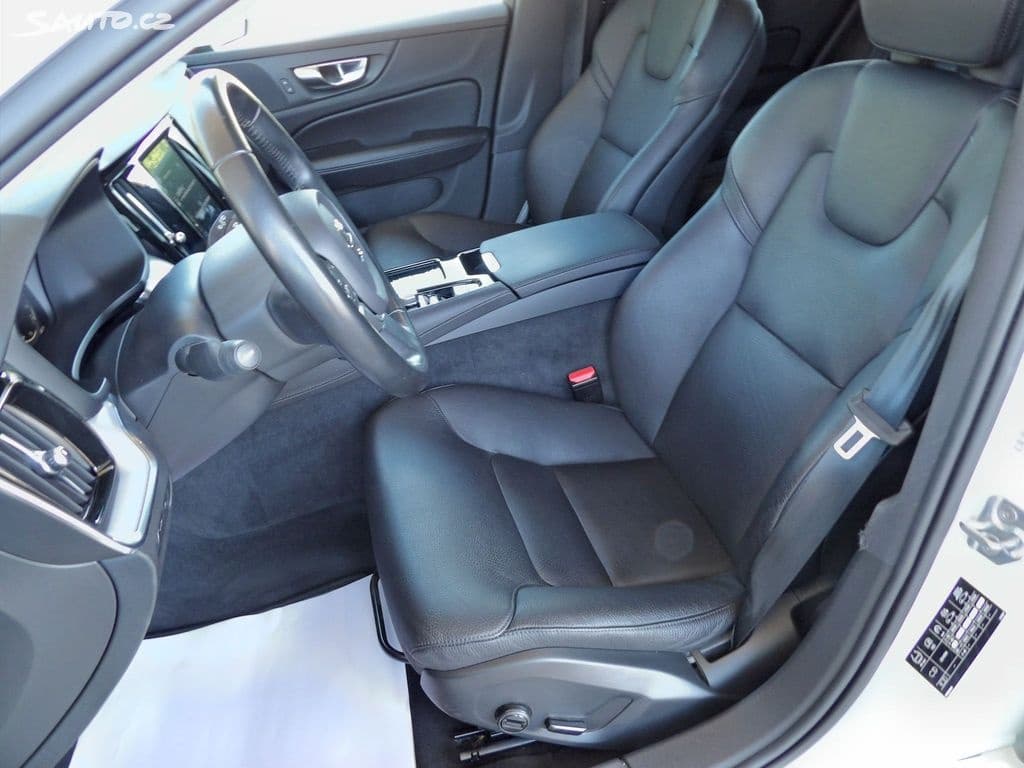 2020 Volvo V60 - 7