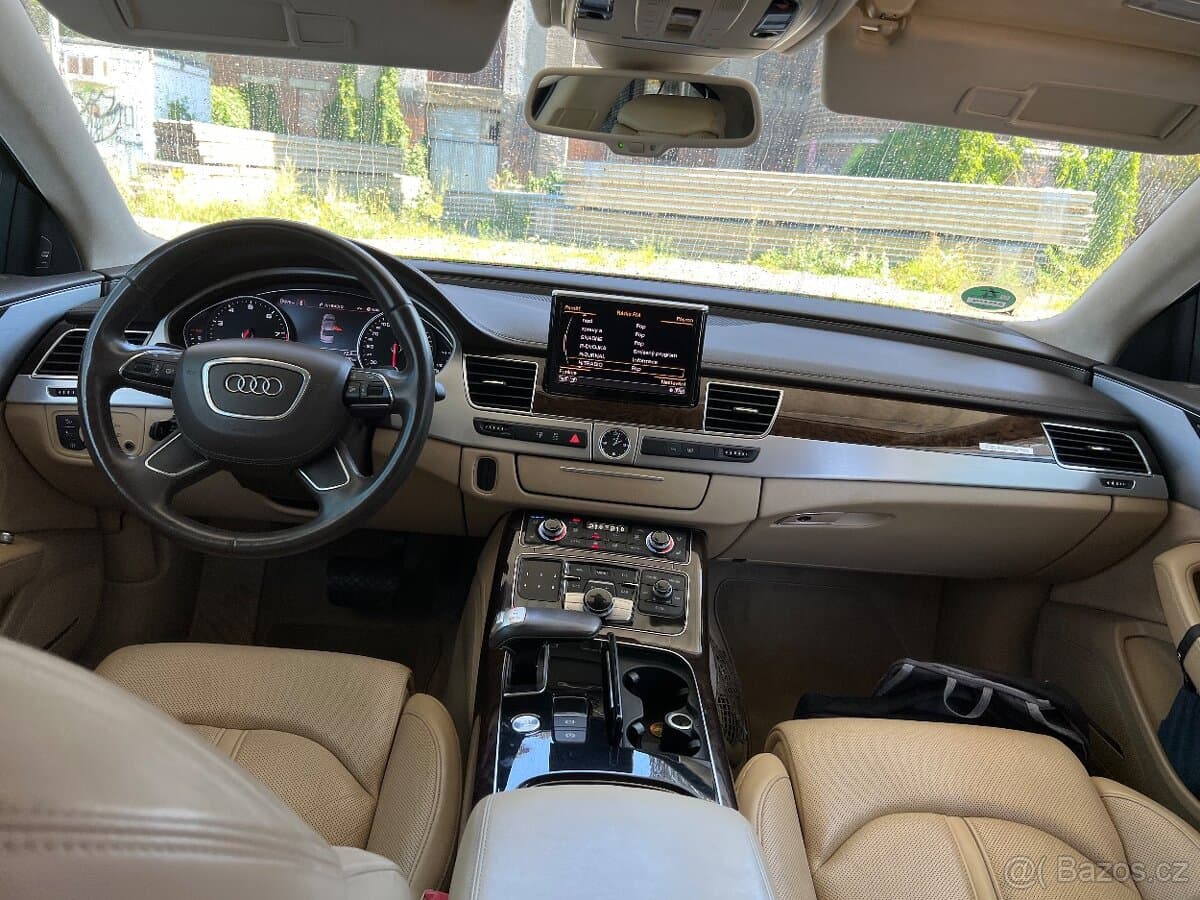 Audi A8 - 7