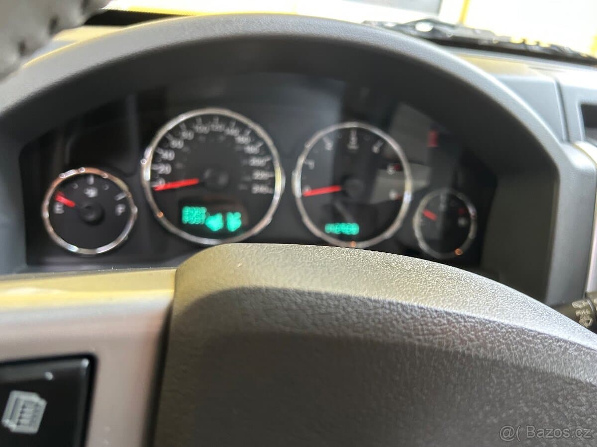 2009 Jeep CHEROKEE - 7