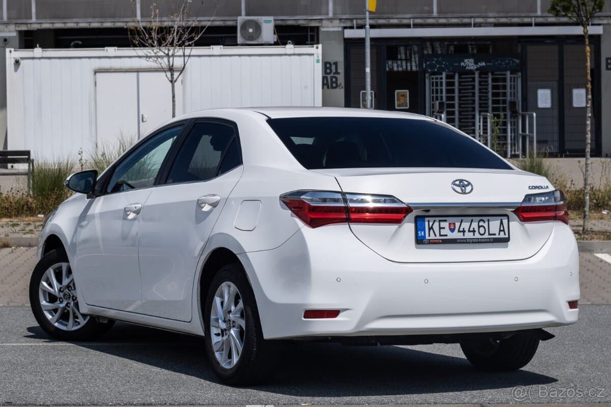 2017 Toyota COROLLA - 7