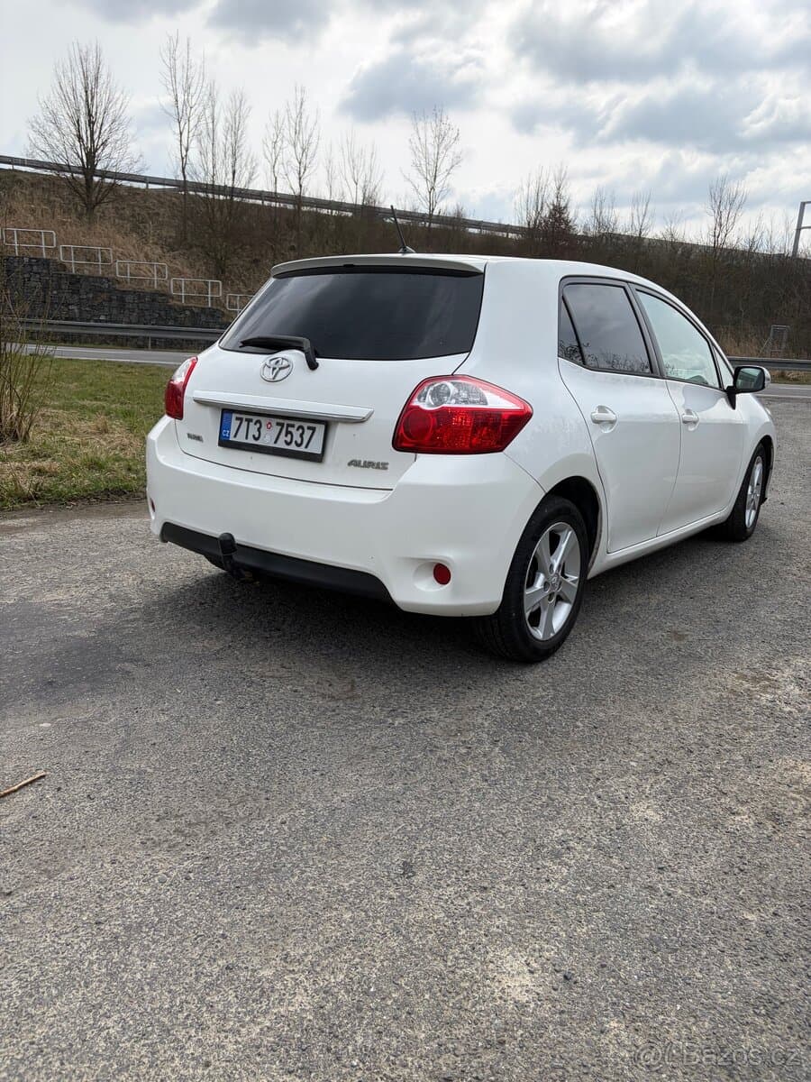 2011 Toyota AURIS - 7