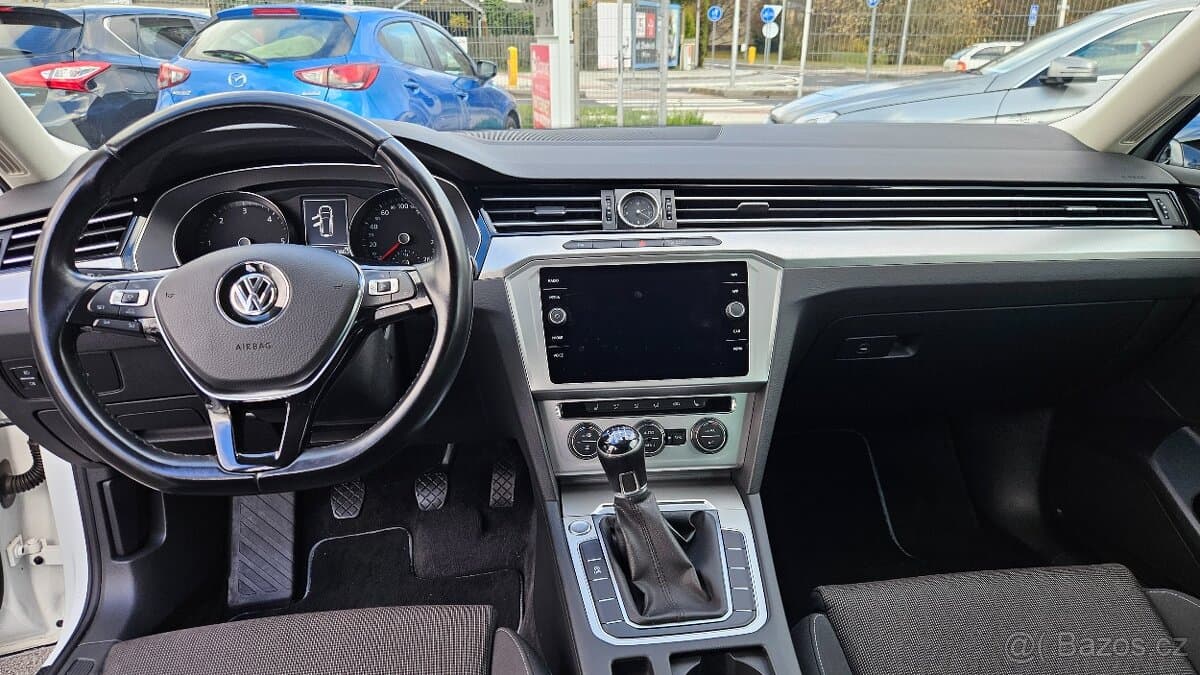 2018 Volkswagen PASSAT - 7