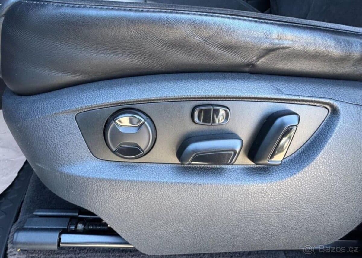 2012 Volkswagen TOUAREG - 7