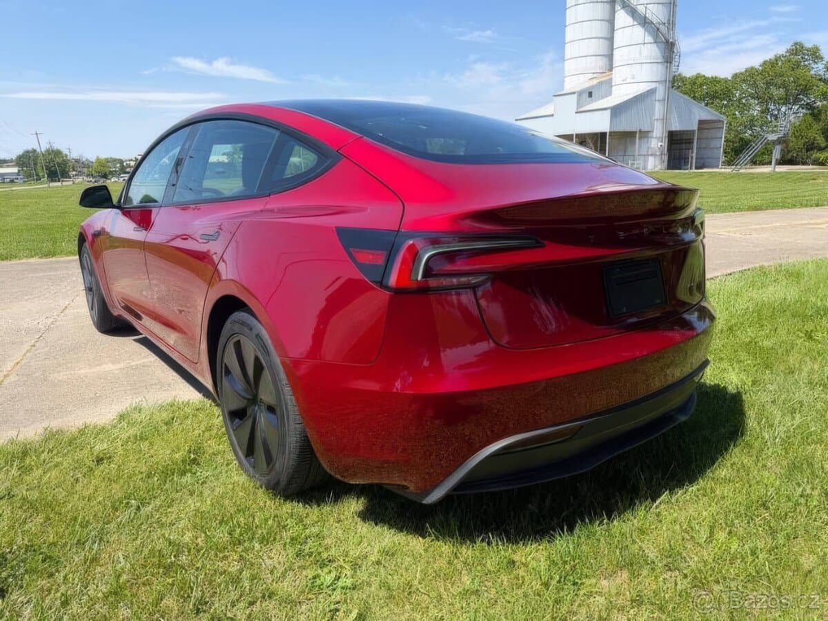 2025 Tesla MODEL 3 - 7