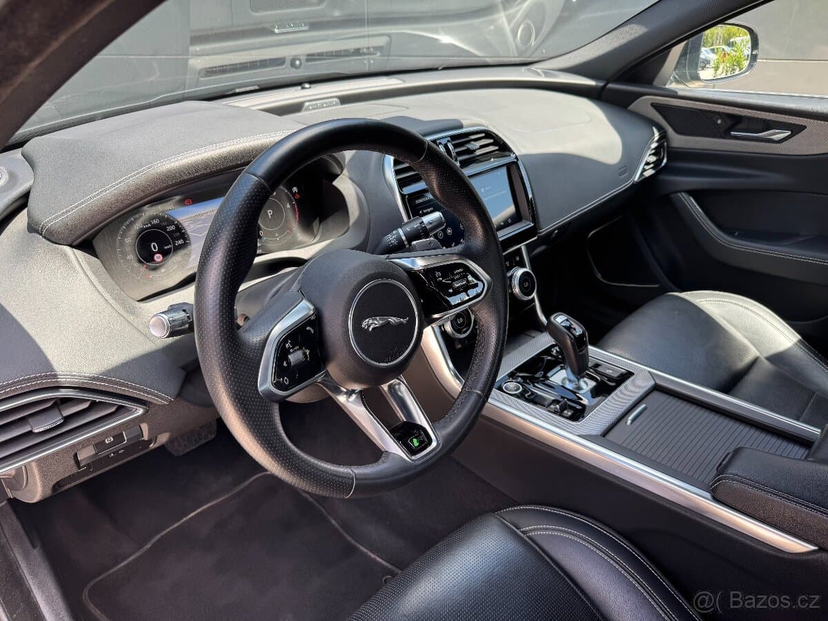 2020 Jaguar XE - 7